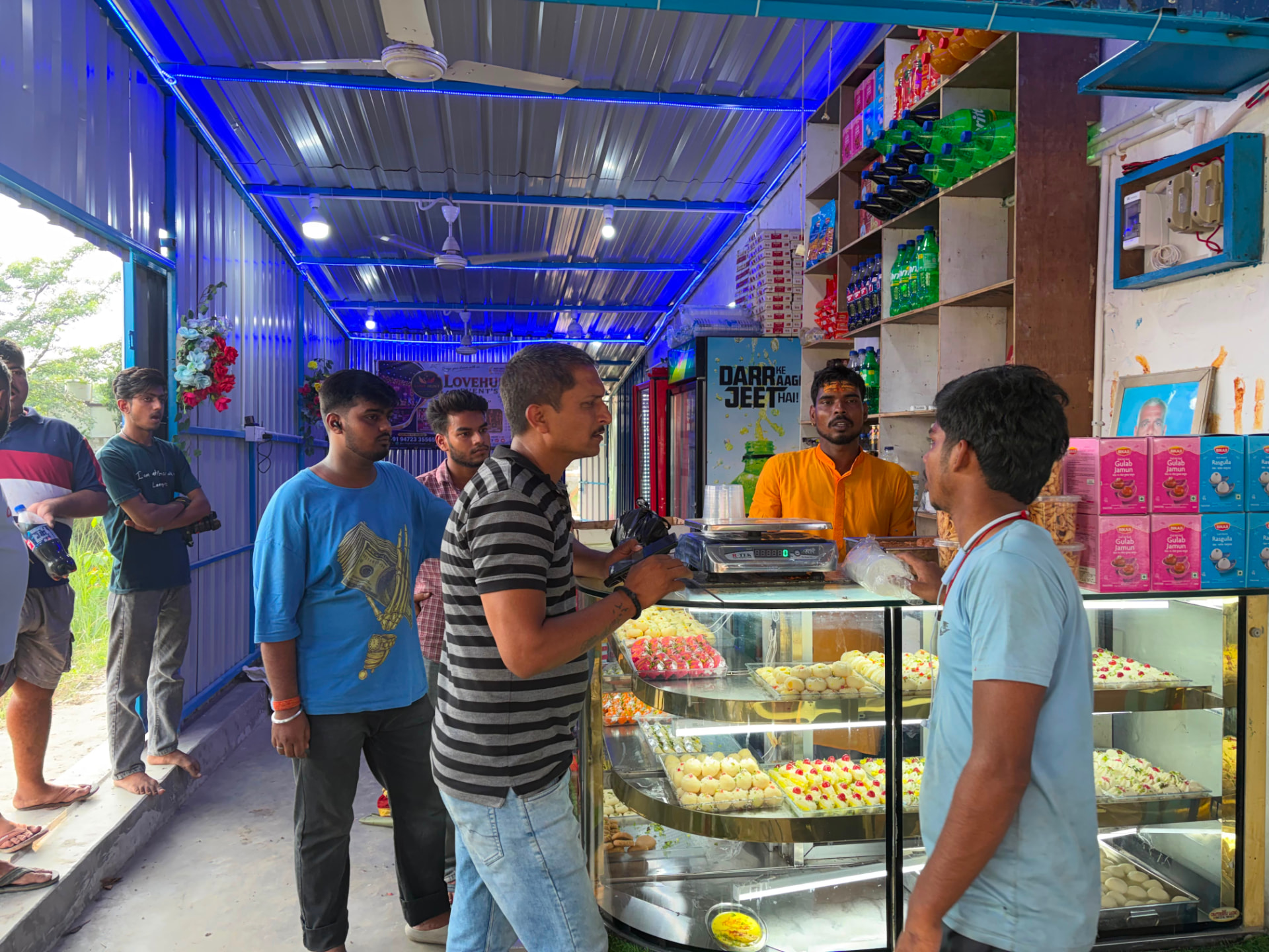 2nd outlet ka interior